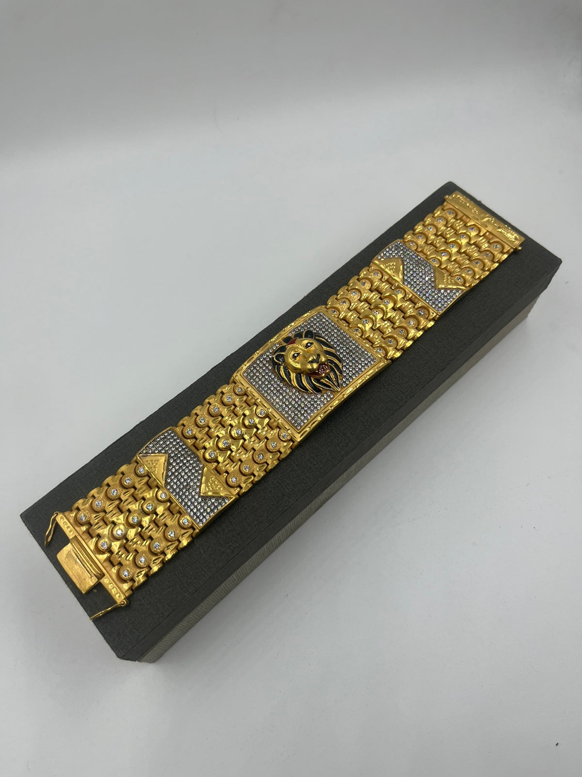 bracelet with two gold-plated lion heads - Lion Stuff